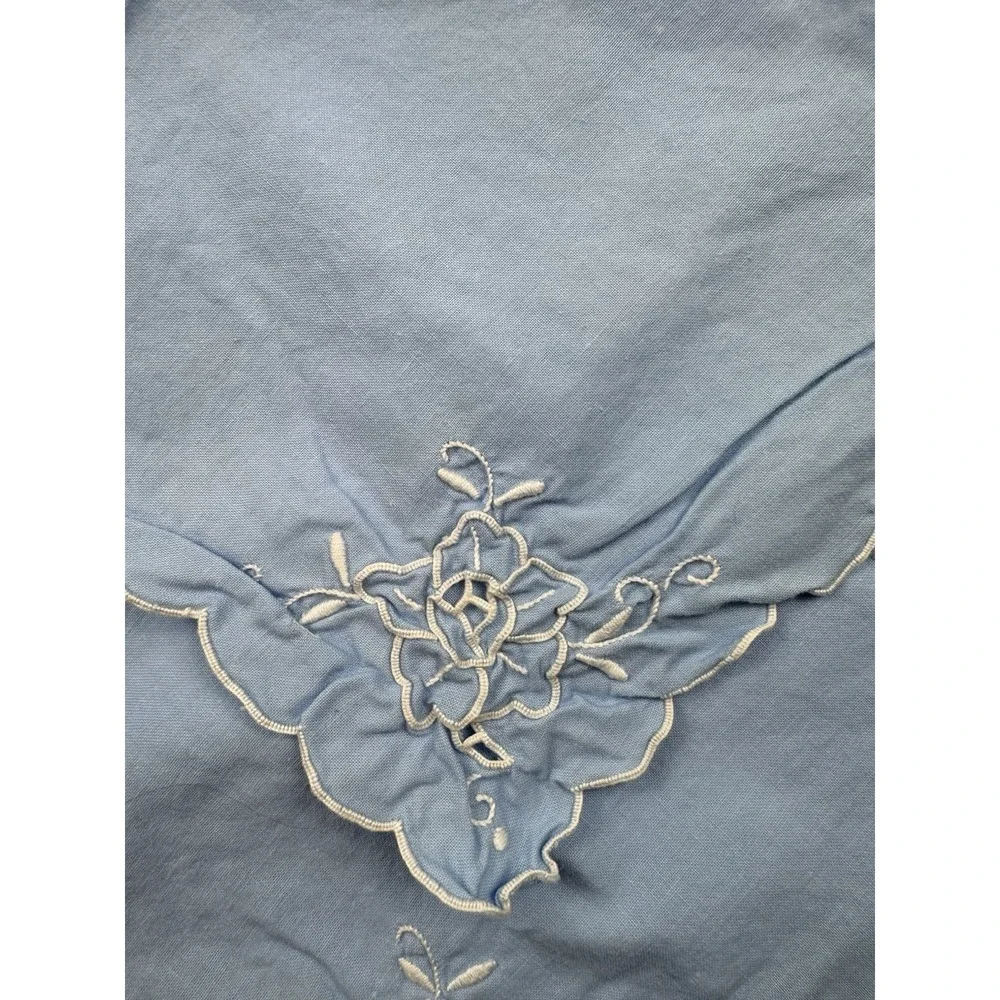 Napkins Set of 4 Blue Embroidered Scalloped Cut Out Floral Vintage